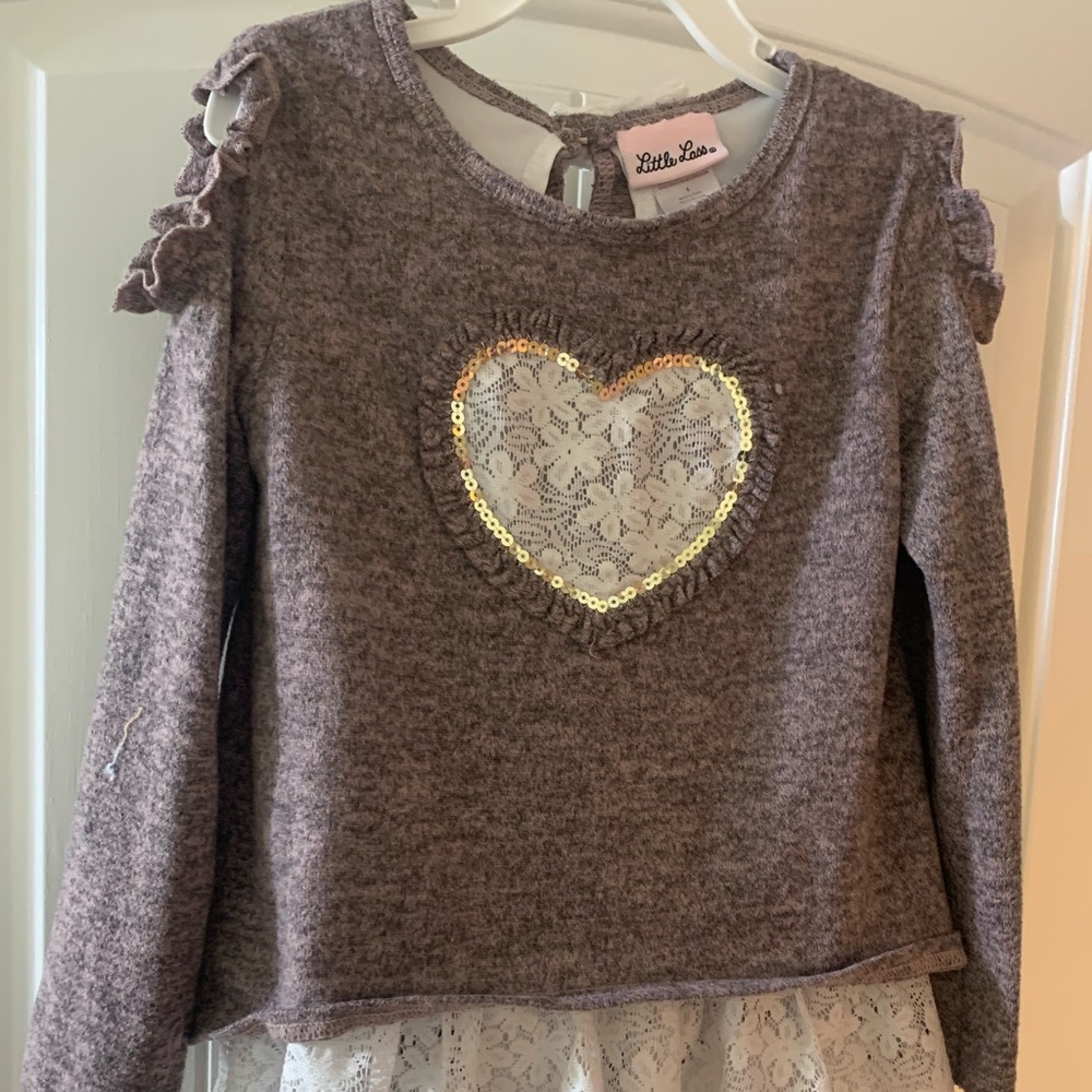 Little Lass size 6 top. Purple and white.